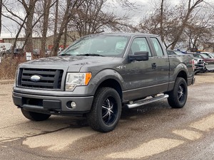 lot 15 image: 2009 FORD F-150 STX 4x4  2 Owner  No Accidents (NO RESERVE)