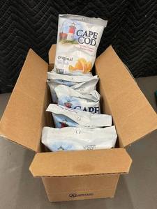 lot 321 image: Cape Cod Original Sea Salt Kettle Cooked Potato Chips 2 oz (Lot of 6)