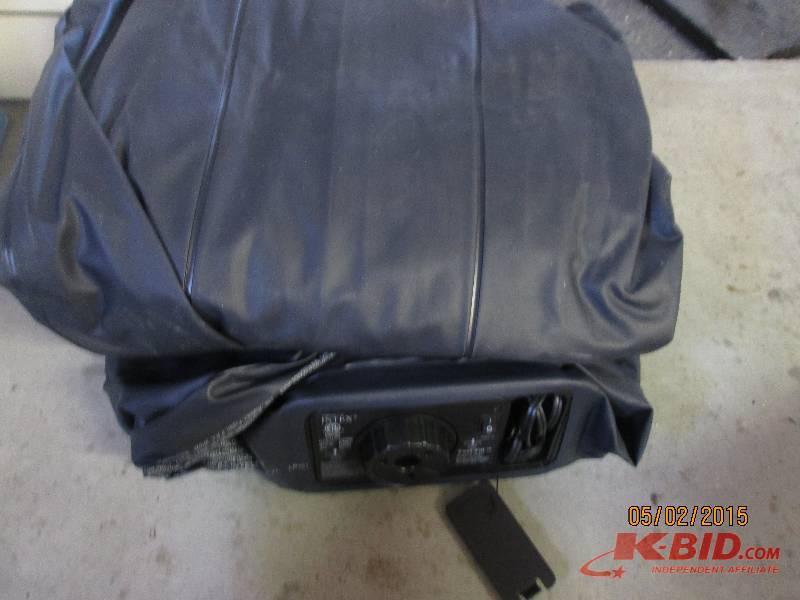 lot 13 image: Air mattress with AC power inflatio...