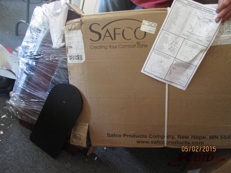 lot 19 image: New never assembled Safco computer ...