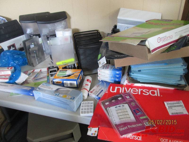 lot 26 image: Lot of assorted office supplies, pl...