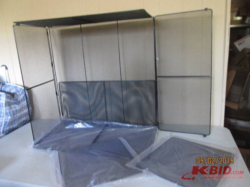 lot 35 image: Collapsible wire mesh shelf...