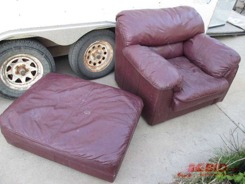 lot 5 image: Leather chair and matching Foot res...