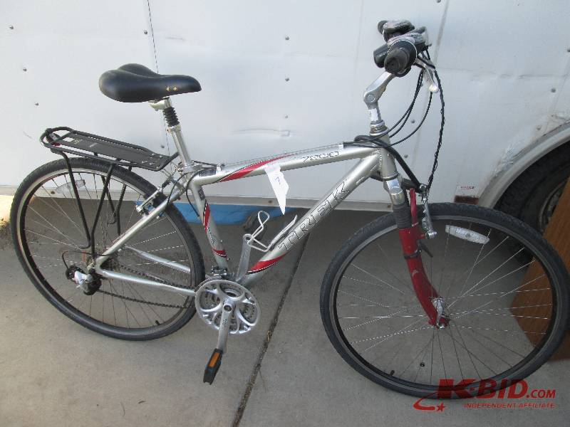 lot 7 image: Trek 7200 mulitrack 21 speed Bike w...