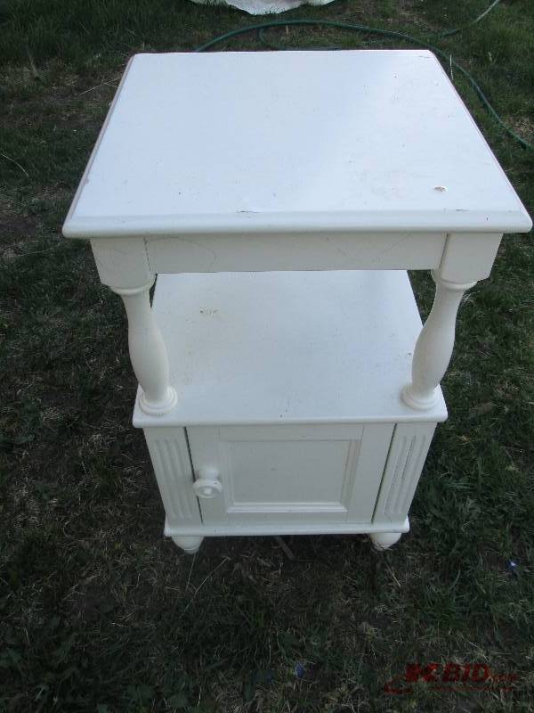 lot 9 image: Small white decorative table 16 sq...