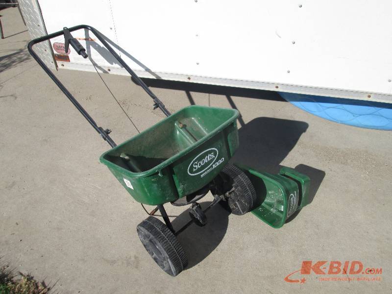 lot 65 image: Scotts speedygreen 100 walk behind...