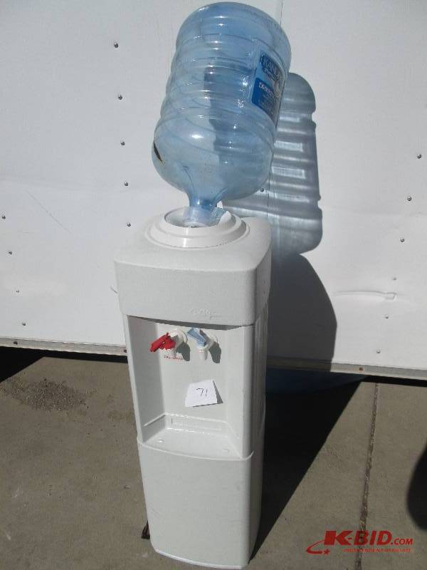 lot 71 image: Culligan Oasis water cooler with ho...