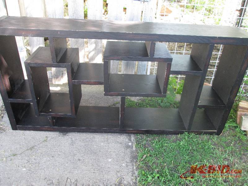 lot 83 image: Bookshelf with multiple cubbies 67...