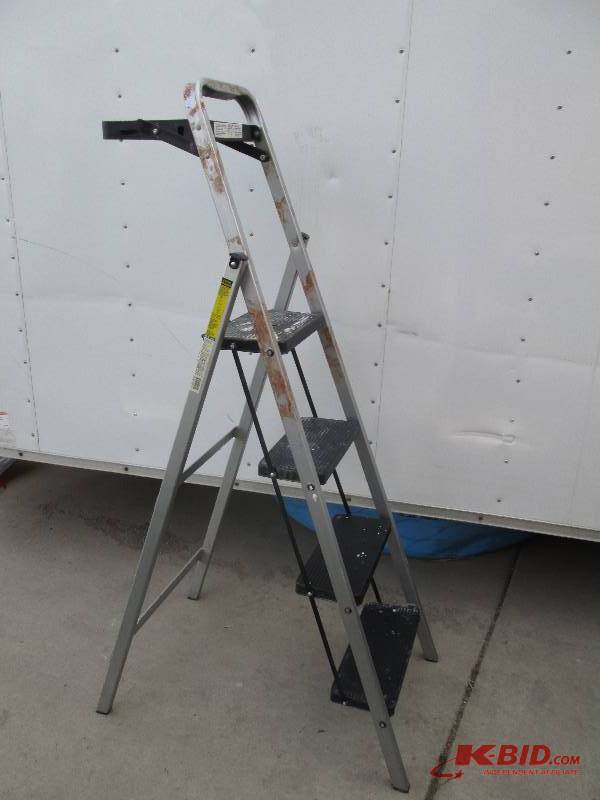 lot 90 image: 4 step painting ladder...
