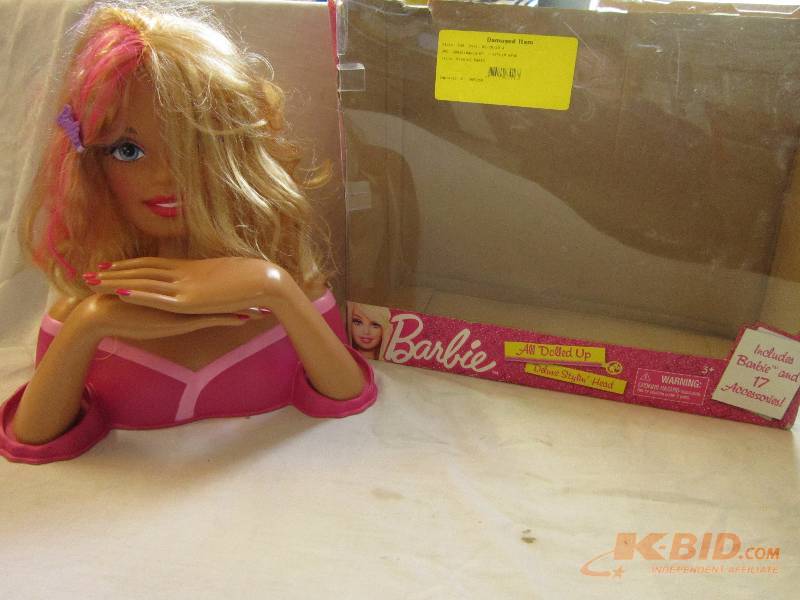 lot 106 image: All dolled up deluxe styling head- ...