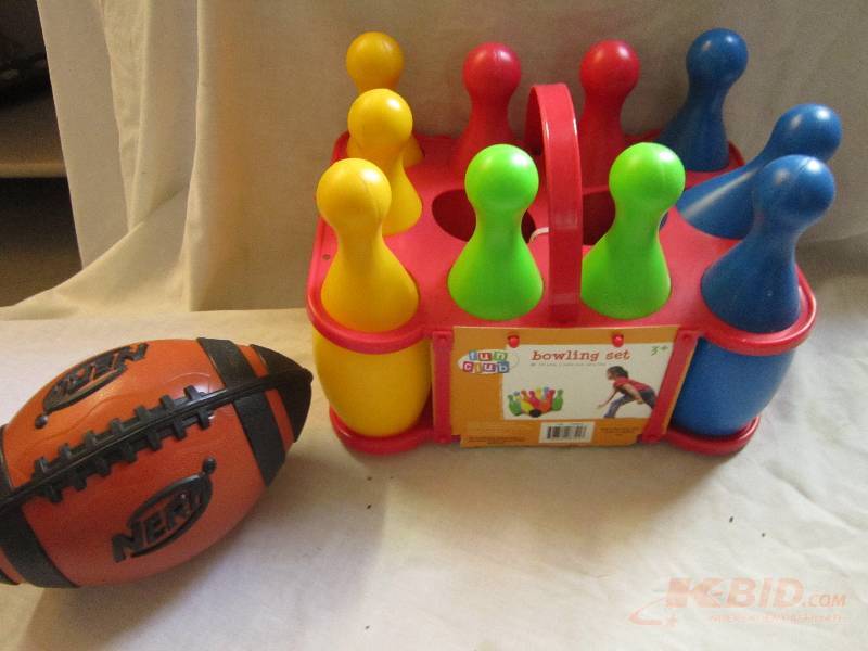 lot 109 image: lot of 10 pin bowling set and a nef...