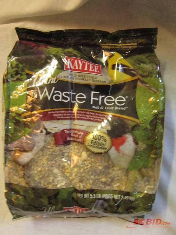 lot 143 image: Kaytee ultra waste free wild bird f...