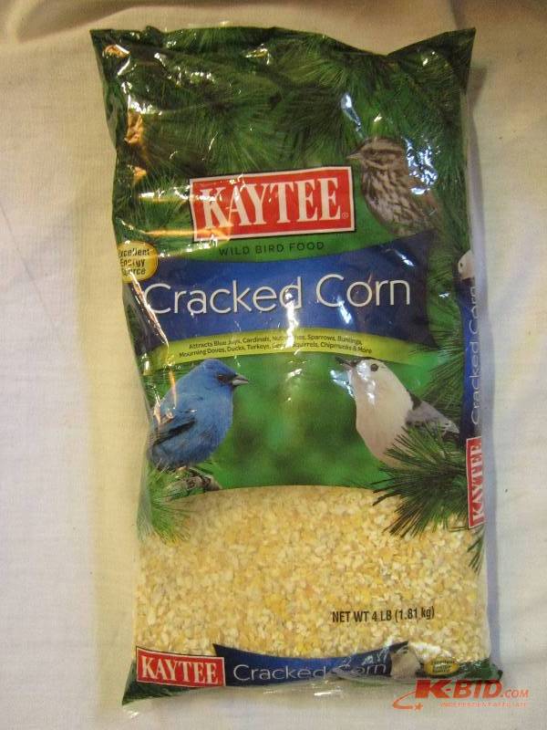 lot 146 image: Kaytee wild bird food cracked corn ...