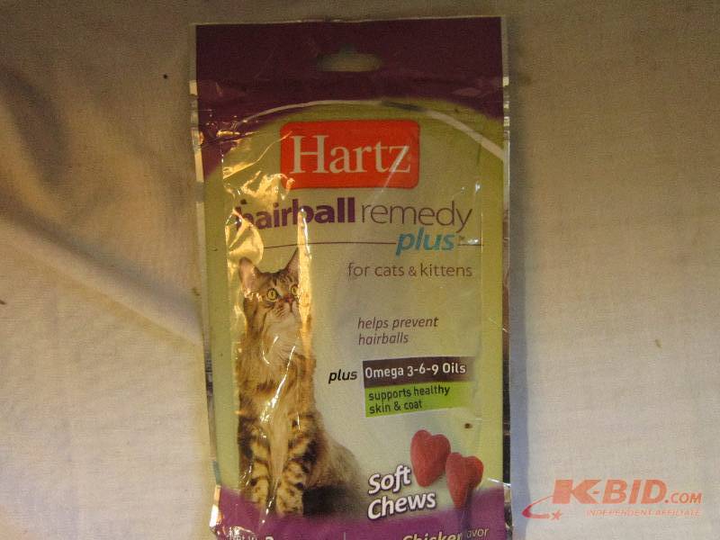 lot 152 image: hartz hairball remedy plus for cats...