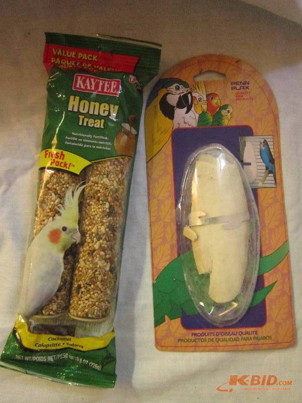lot 154 image: Kaytee Honey treat for cockatiel an...