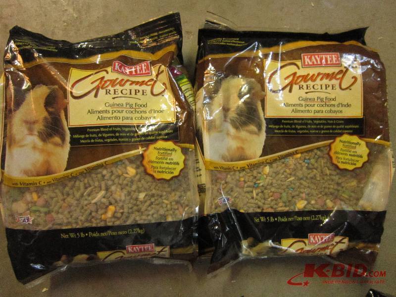 lot 162 image: Kaytee gourmet recipe guinea pig fo...
