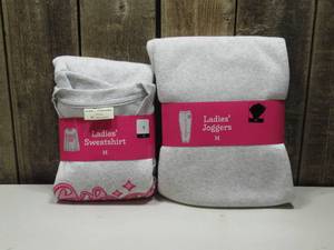 lot 5 image: Bobbie Brooks - Ladies Medium Matching Sweat Outfit