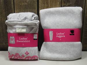 lot 6 image: Bobbie Brooks - Ladies Large Matching Sweat Outfit