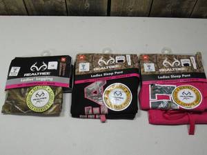 lot 13 image: Realtree Ladies Sleep PantsLeggings, Size Medium
