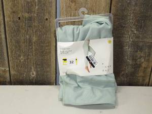 lot 32 image: Womens High Waisted, Green Everyday Active 78 Leggings, Size Small - A New Day