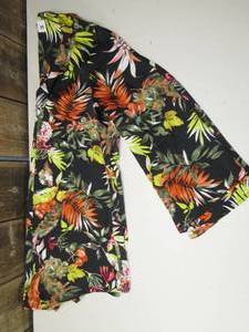 lot 39 image: Mod X 34 Sleeve Shirt, Beautiful Pattern, Size XS