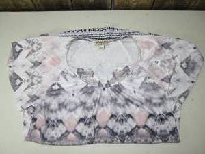 lot 42 image: One World Live and Let Live - Beautiful Shirt, Size XS