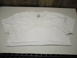 lot 77 image: Mens Every Wear Short Sleeve V-Neck T-Shirt - Goodfellow & Co White XL