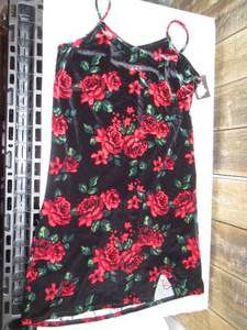 lot 88 image: Art Class Girls Long Sleeve Dress Black velvet Floral, Size XXL (1618)