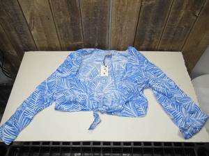 lot 89 image: Shade & Shore Size Large (12-14) Blue Palm Leaf Tie Front LS Cover Up Swim Top