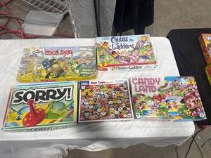 lot 2426 image: Assorted Board Games and Puzzle Lot
