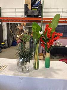 lot 2438 image: 4 Decorative Floral Arrangements