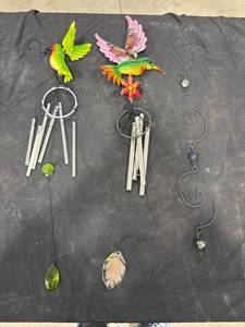 lot 2441 image: Hummingbird Wind Chimes & Decor