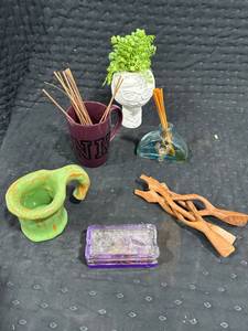 lot 2449 image: Assorted Home Decor Lot