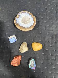 lot 2465 image: Assorted Natural Mineral Specimens