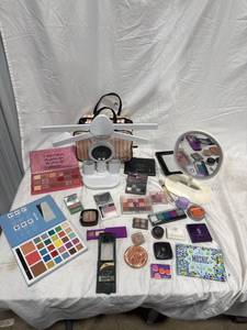 lot 2467 image: Assorted Cosmetics & Vanity Accessories