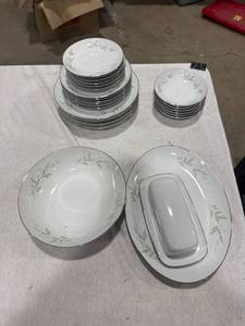 lot 2485 image: St. Regis Fine China Dinnerware Set