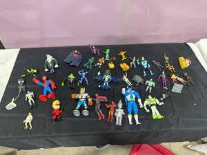 lot 2486 image: Assorted Action Figure Lot