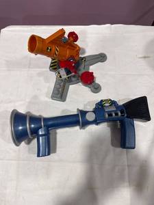 lot 2487 image: Plastic Toy Weapons Lot FART GUN