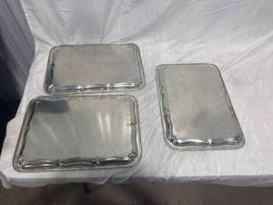 lot 2524 image: Set of 3 Silver-Colored Trays