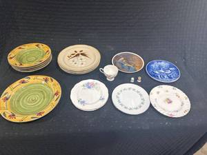 lot 2525 image: Assorted Dinnerware & Collectibles Lot