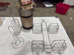 lot 2531 image: Bathroom Accessory Lot