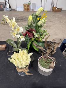 lot 2533 image: Artificial Plant Arrangement Lot