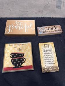 lot 2534 image: Inspirational Decorative Plaques Lot