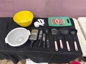 lot 2541 image: Kitchen Utensil & Accessory Lot