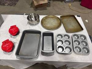 lot 2542 image: Bakeware & MyMini Griddles Lot
