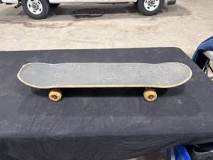 lot 2575 image: Used Skateboard