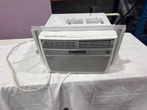 lot 2583 image: Frigidaire Window AC Unit