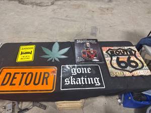 lot 2599 image: Assorted Decorative & Novelty Signs