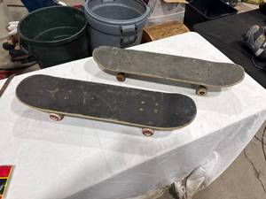 lot 2600 image: Lot of 2 Used Skateboards