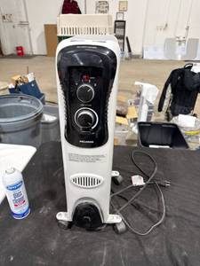 lot 2612 image: Pelonis Electric Radiator Heater